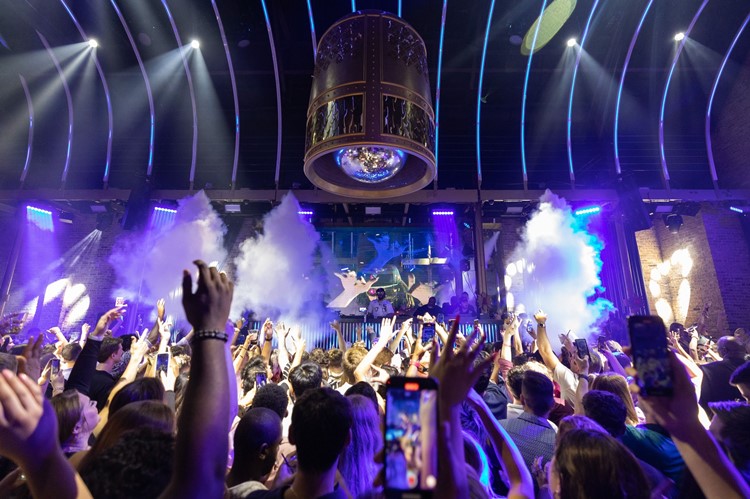 night club in chicago